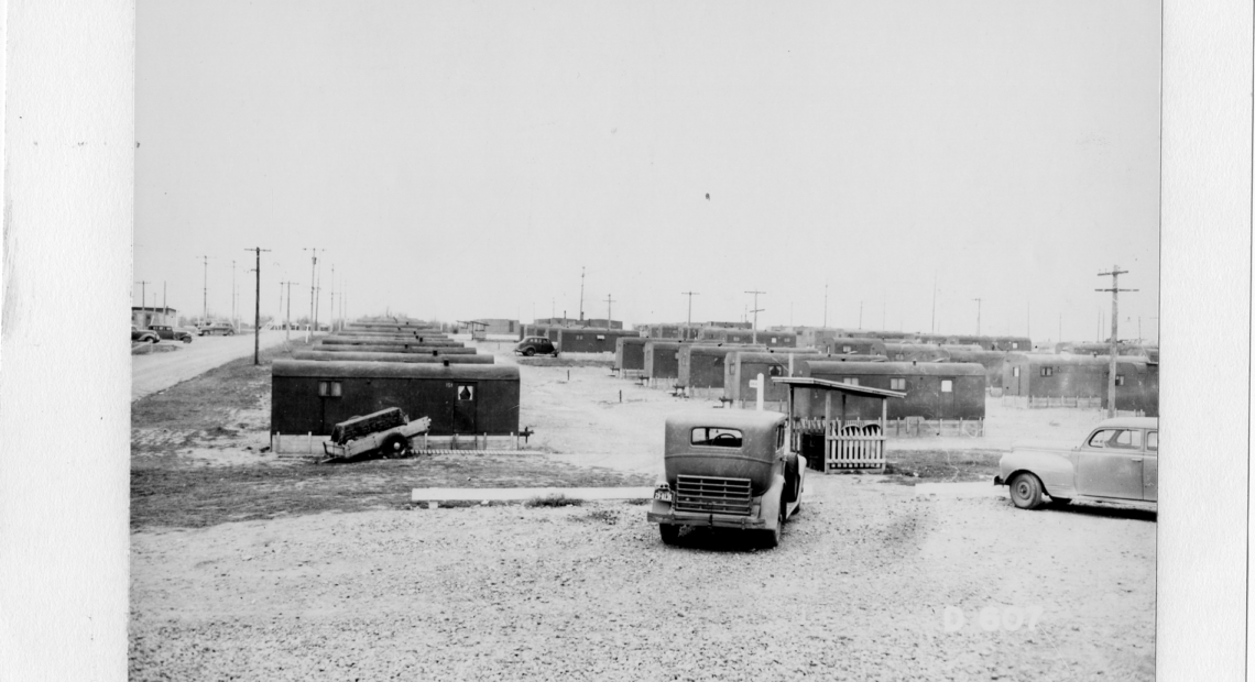 Viviendas temporales en Little Pasco, 1943. (Crédito: WSU Hanford History Project).