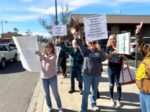 Around 50 people gathered in Yakima to Stand Up for Science. People around the country attended science protests at the same time. (Credit: Courtney Flatt / NWPB)